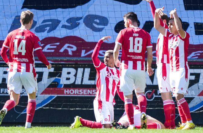 3F Superliga -Dommer forklarer gult kort til Delac: Flad hånd gjorde forskellen