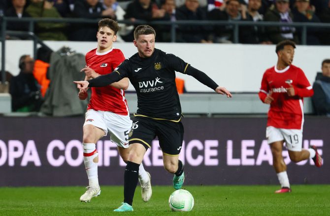 Jupiler Pro -Dreyer assisterede og så rødt i smal Anderlecht-sejr