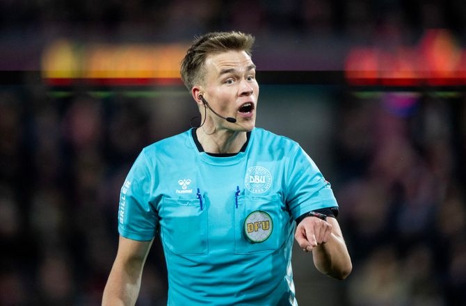 3F  Superliga -Jacob Karlsen dømmer Brøndby-AGF