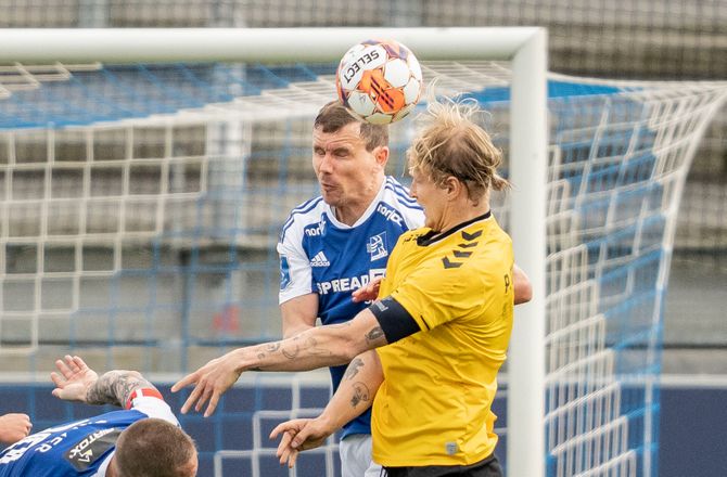 3F Superliga -Andreas Bjelland vil blive i Lyngby trods pensionstanker