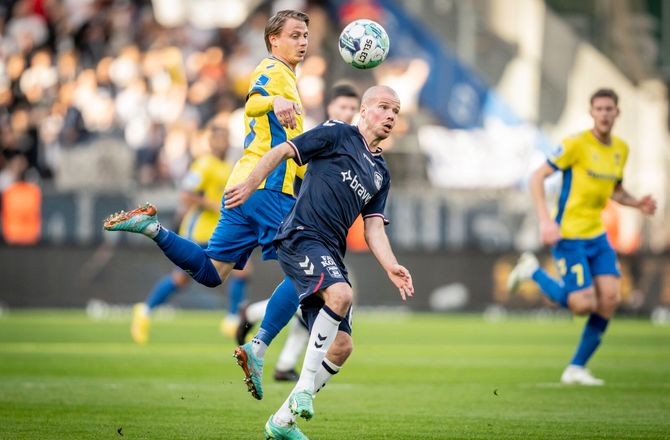 3F Superliga -Poulsen med dommerbrok i Brøndby: Kan dømmes hvis bolden er i spil
