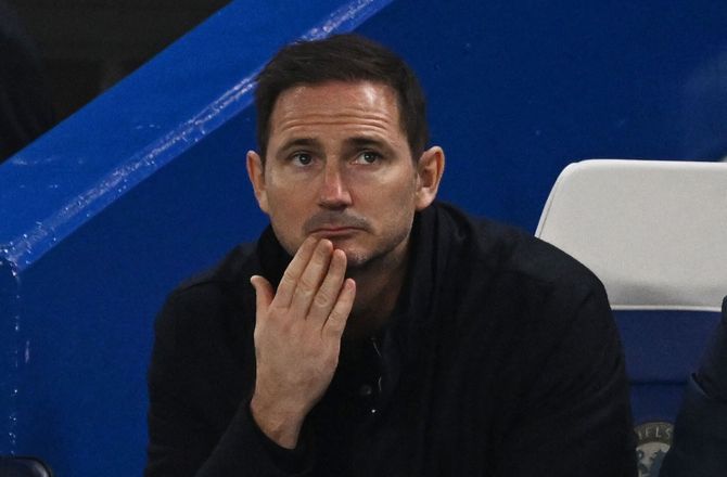 Championship -Svensker båret ud: Lampard bekræfter knæskade