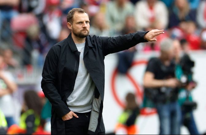 Bundesliga -Bo Svensson revser dommeren efter straffe: Det er en skandale! 