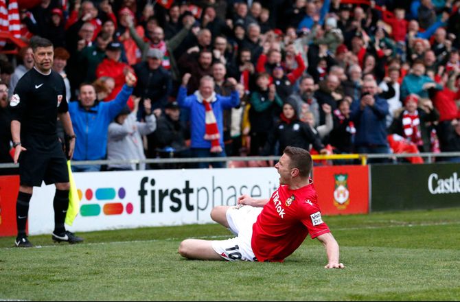 League 2 -Wrexham-fan straffet for racisme: 'Beskidte engelske svin!'