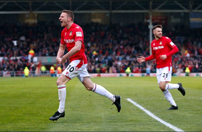 5. Division -Wrexham-helten Mullin: Fansene fortjener det her