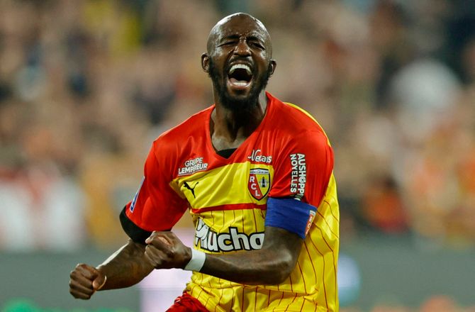 Al Nassr FC -Officielt: Al Nassr henter midtbanespiller i Lens