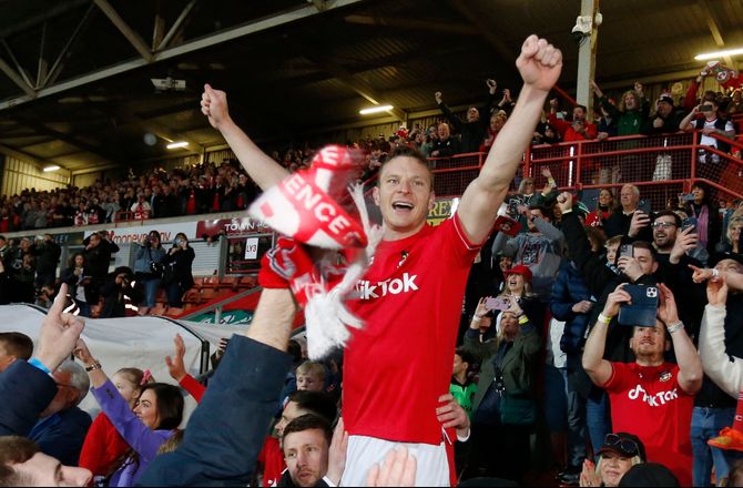 International -Sky: Wrexham-stjerne tæt på Wigan
