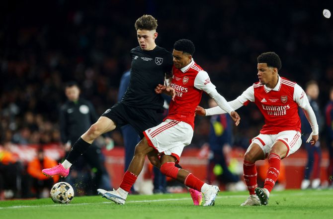 Premier League -Arsenal-back meldes på vej til Aston Villa