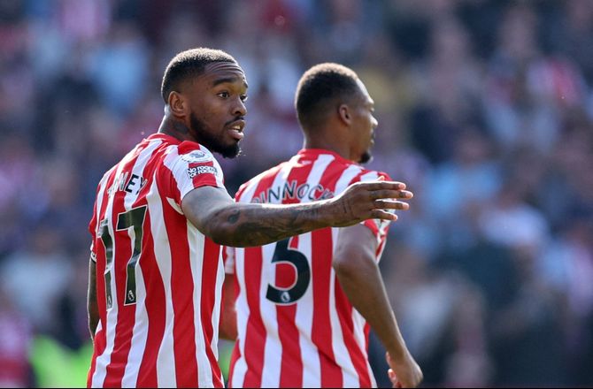 Premier League -Brentford slog nedrykningstruede Forest efter sent comeback 