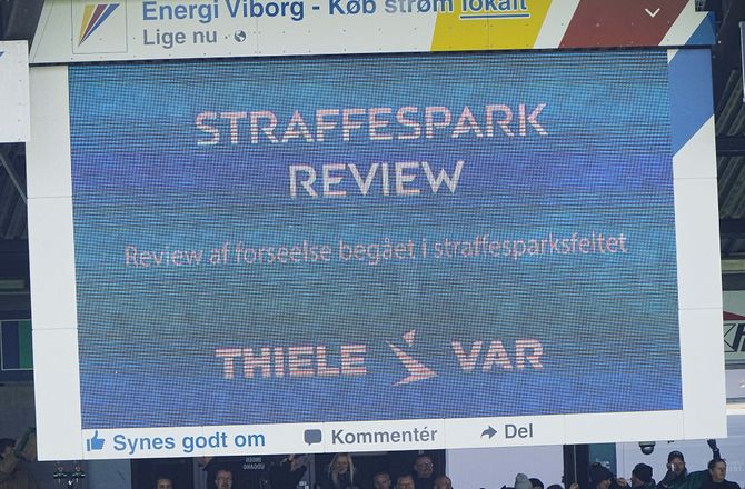 3F Superliga -Kopplin undrer sig over tyndt straffe: Hvorfor går han ikke også ud første gang?