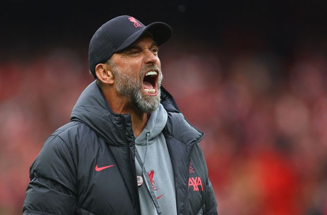 Premier League -Se her: Jürgen Klopp bliver skadet i vild Liverpool-jubel