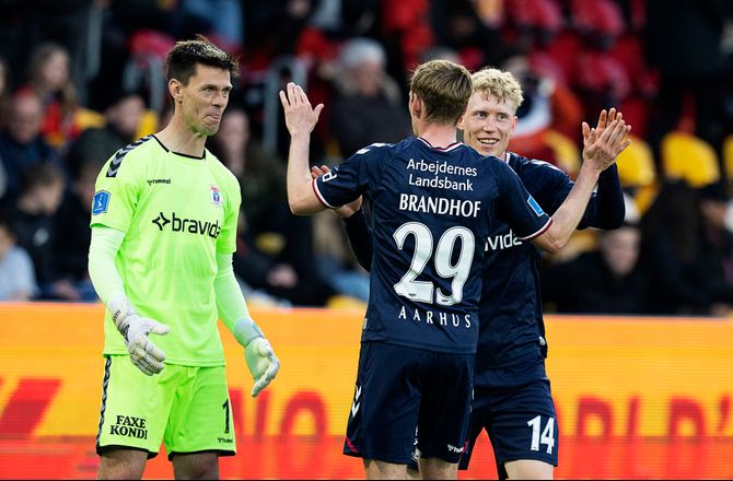 3F Superliga -AGF med glædelig nyhed: Jesper Hansen forlænger med et år