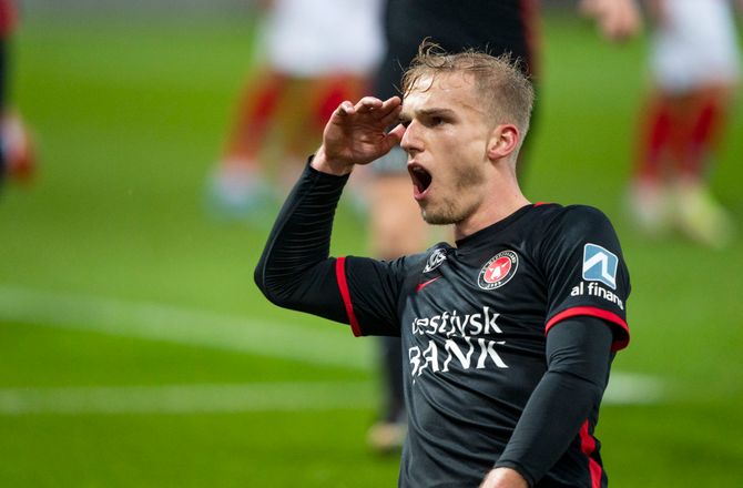 3F Superliga -Thomasberg regner med Isaksen-salg: Vi skal nyde ham så længe vi kan