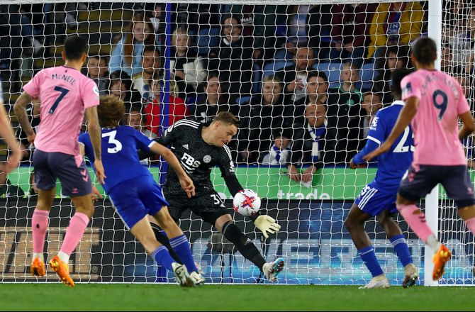 Premier League -Holdkammerat i svime over Iversens brandkamp mod Everton