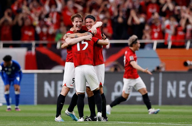 J. League -Scholz kom på måltavlen i Urawa-deler