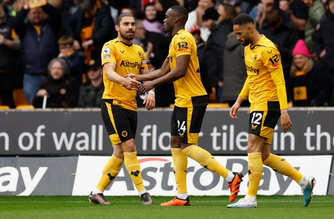 Premier League -Aston Villa blev sænket af tidligt Wolves-mål