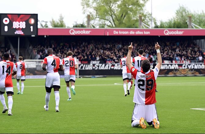 Æresdivisionen -Feyenoord buldrede videre mod mesterskabet i sikker sejr