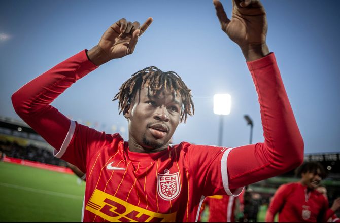 3F Superliga -FCN forlænger med forsvarsstjerne