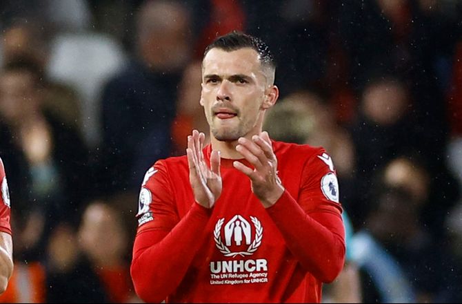 Premier League -Forest aktiverer klausul og forlænger med back