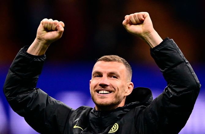 Tyskland 2. Bundesliga -Officielt: Dzeko skifter til Schalke 