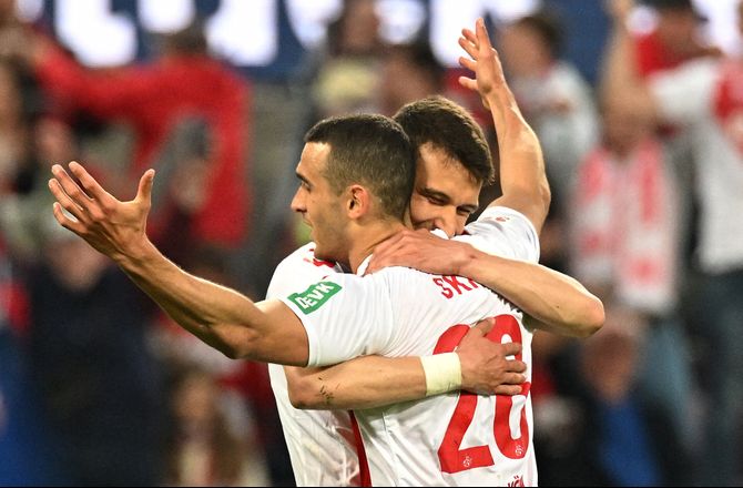 Bundesliga -Ellyes Skhiri takker af i FC Köln