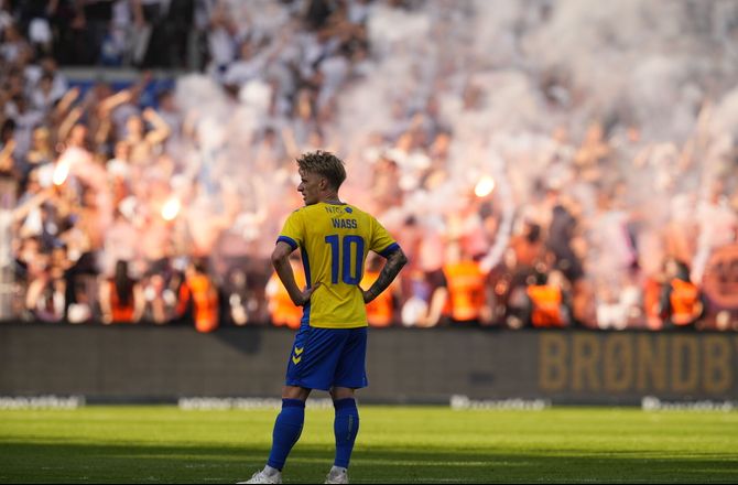 3F Superliga -Se her: Kæmpe tumult og rødt kort til Daniel Wass!