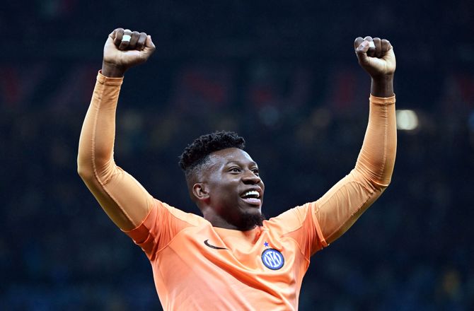 International -Inter-boss: Onana bliver for nu - Uniteds bud lavere end forventet