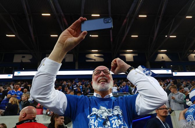 2. Bundesliga -Se her: Magdeburg-back tager fusen på alle med mærkværdigt mål