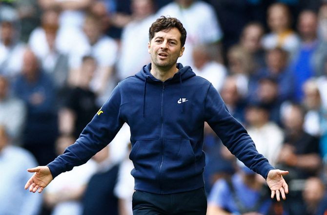 Championship -West Bromwich fyrer cheftræneren 