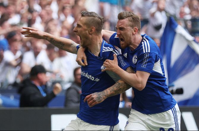 2. Bundesliga -Se her: Schalke-spids fjerner spindelvæv med smuk udligning