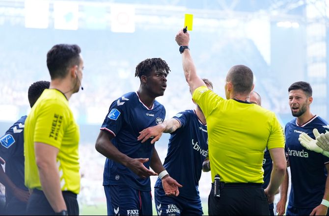3F Superliga -Video: Se Bisseck dumme sig mod FCK