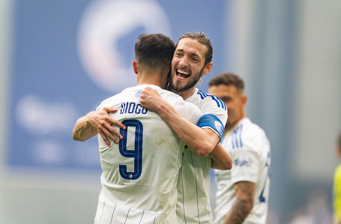 3F Superliga -Falk tænker ikke på USA: Åbner for forlængelse