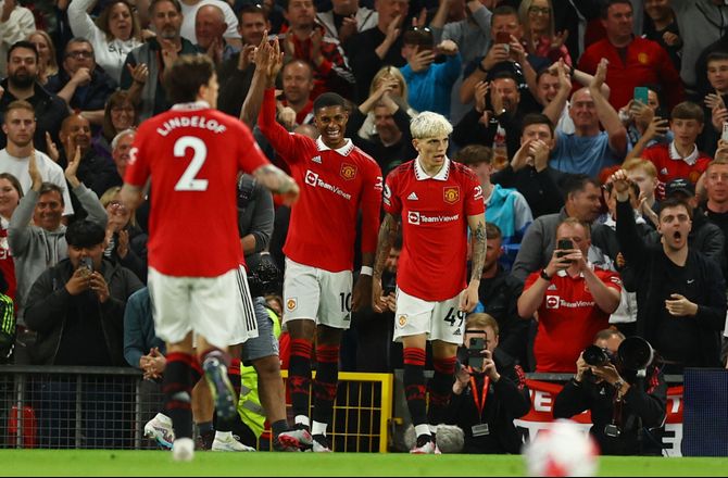 Premier League -Manchester United har sikret sig CL efter sejr over tamme Chelsea