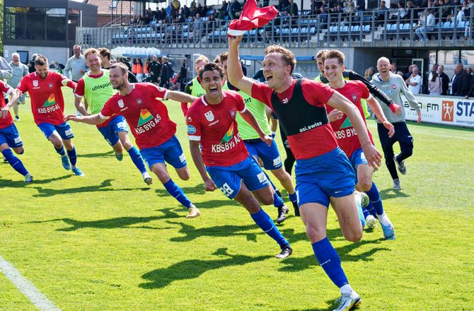 NordicBet Liga -Dyr oprykningsfest: Hvidovre får bøde på 75.000 for pyro