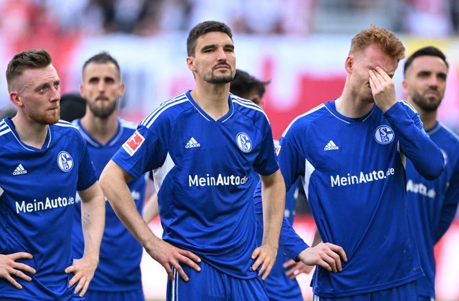 2. Bundesliga -Schalke 04 siger farvel til syv spillere