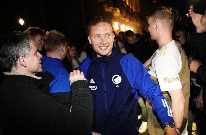 3F Superliga -Ekstatisk FCK-back skal have en masse bajere: Kniber en tåre senere