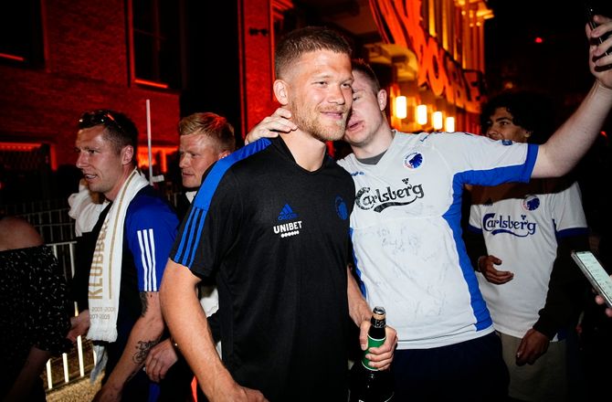 3F Superliga -Cornelius afviser at være blevet skadet i metroen: Neestrup joker med det