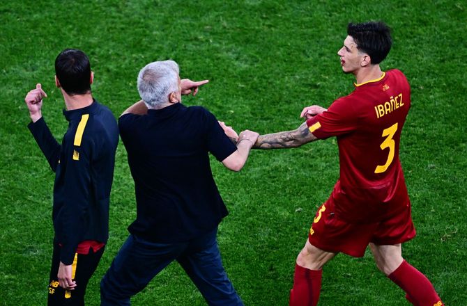 Serie A -Ibanez elsker Mourinho: Tror han er en bipolar træner