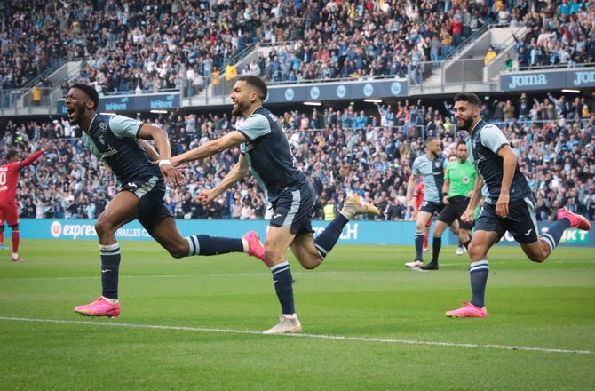 Ligue 2 -Trods fans baneløb 30 sekunder før tid: Le Havre er tilbage i Ligue 1
