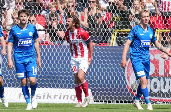 3F Superliga -Video: Blev AaB snydt for straffespark?