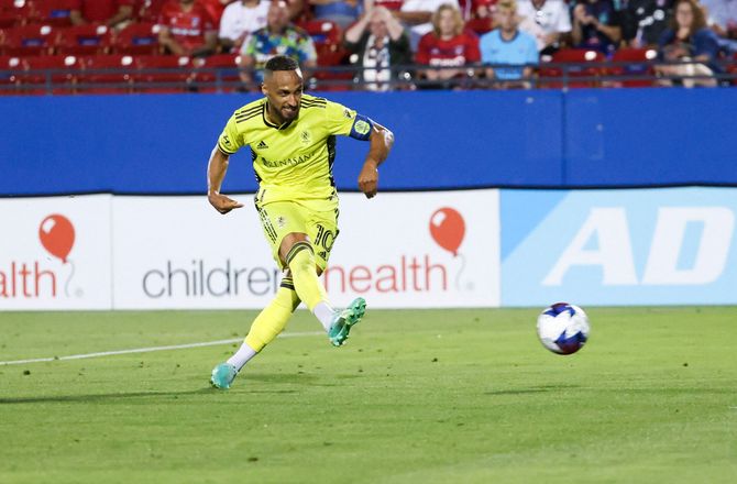 MLS -Mukhtar blev hattrickhelt for Nashville