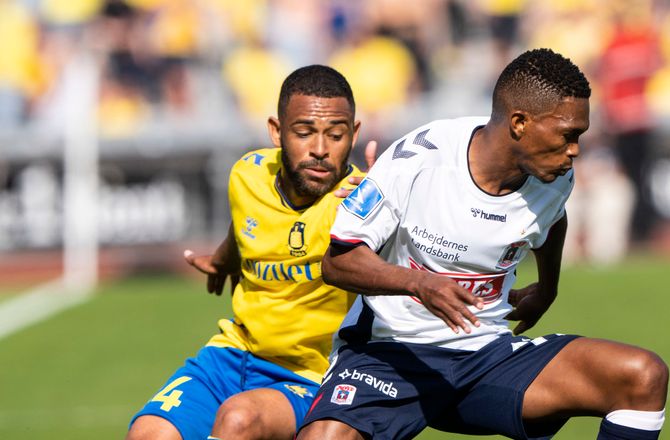 3F Superliga -Bedøm selv: Blev Brøndby og Mensah snydt i Aarhus?