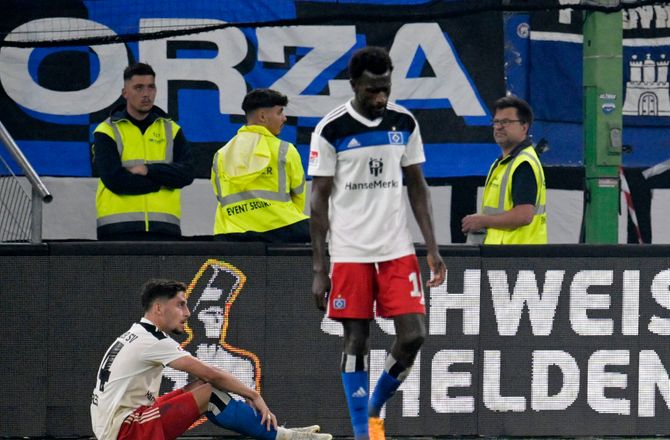 2. Bundesliga -Trods en hel kamp i overtal: HSV tabte terræn i toppen