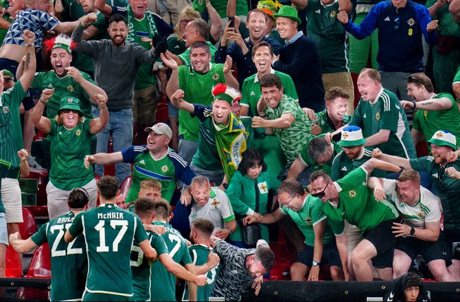 Premier League -Nordirsk landsholdspiller i sjældent klub-limbo