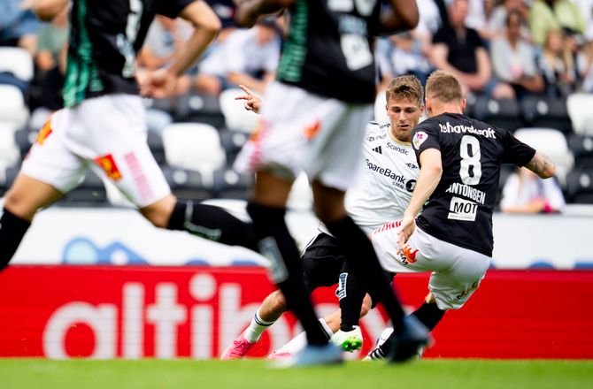 Eliteserien -Rosenborg snuppede snæver sejr over Strømsgodset