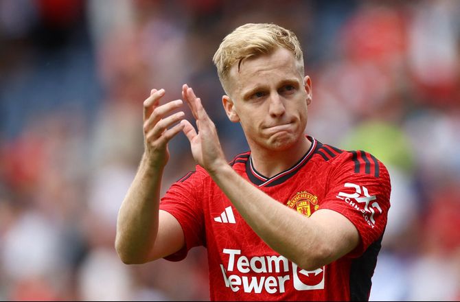 Premier League -Bekræftet: United sælger Van de Beek til Girona 