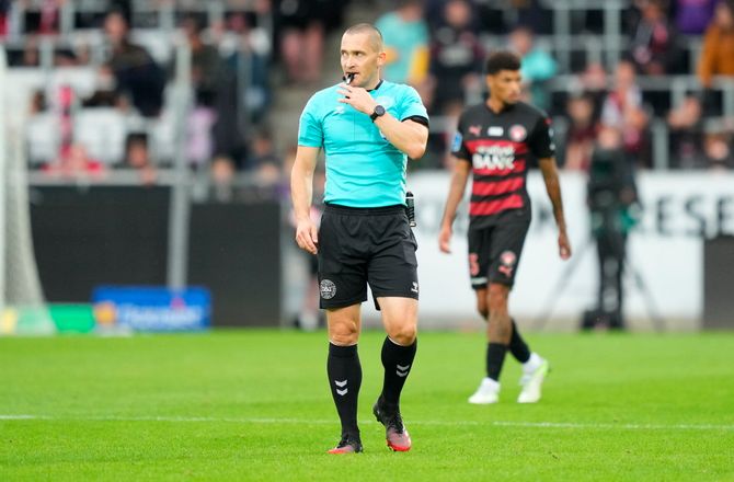 3F Superliga -Geertsen savner straffespark: Dommeren burde kigge på den