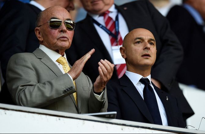 Premier League -Tottenham-ejer er havnet i problemer: Tiltales for insiderhandel