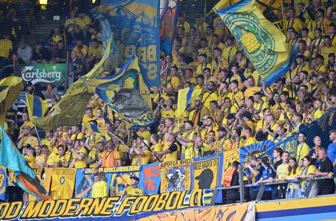 3F Superliga -Brøndby får bøde for øl-kast mod OB-spillere