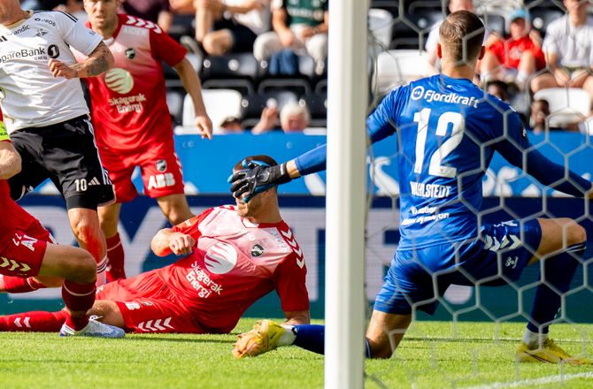 3F Superliga -Medie: Drama i Brøndby - Wahlstedt missede fly efter engelsk bud